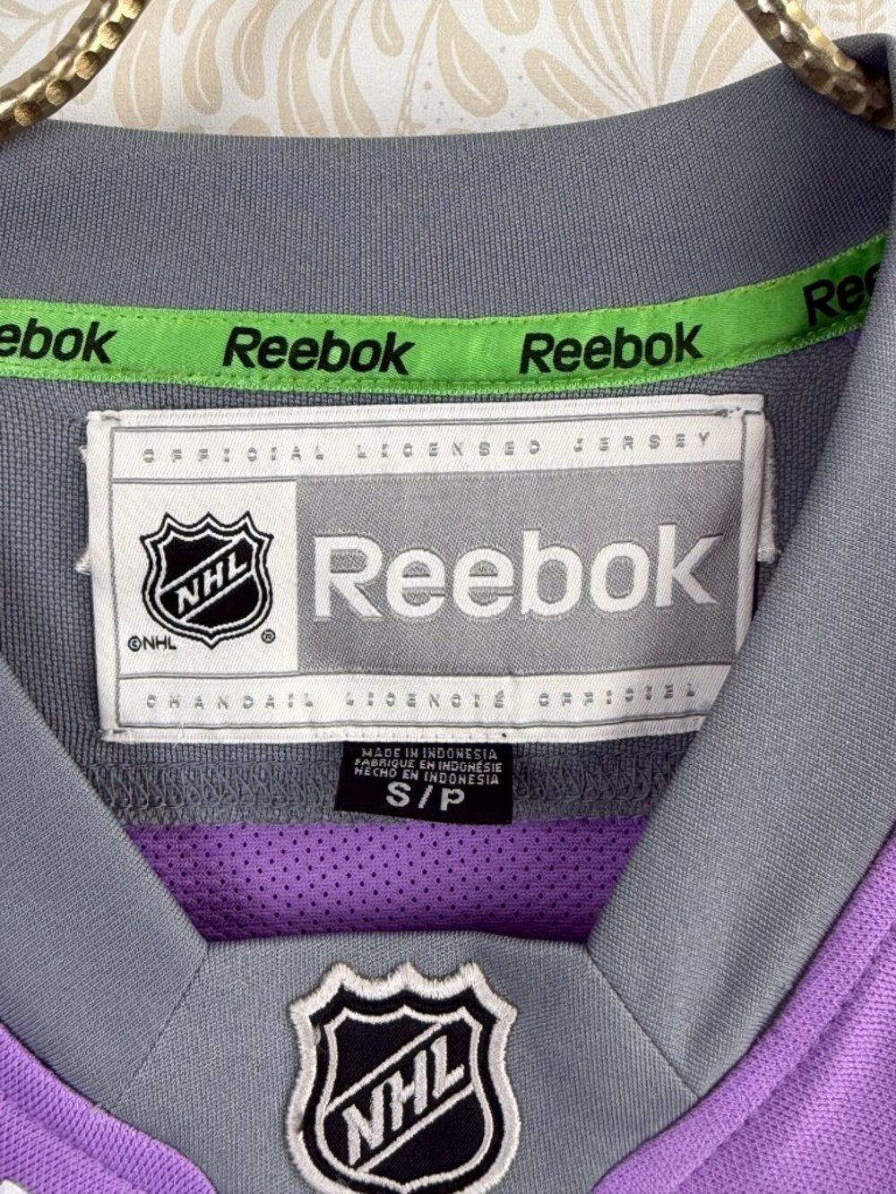 Chicago Blackhawks Reebok NHL Men's Hockey Fights Cancer Jersey - Size - Small - Picture 3 of 6